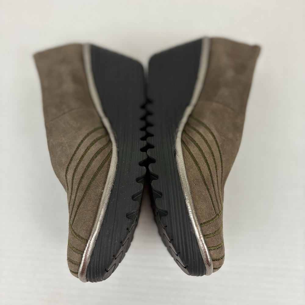 Fly London Women 41 Suede Wedge Pumps Taupe Brown Green Stitch Comfort Shoes - Picture 6 of 13